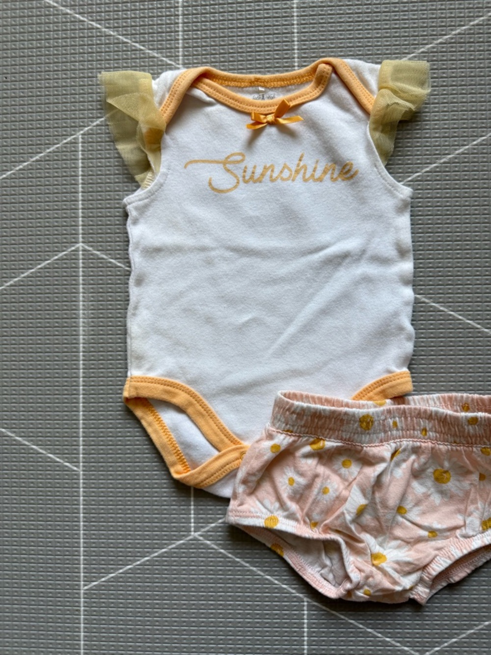 Grayson Mini|Baby Girl set,Sunshine' White and Yellow Bodysuit & floral bottoms•